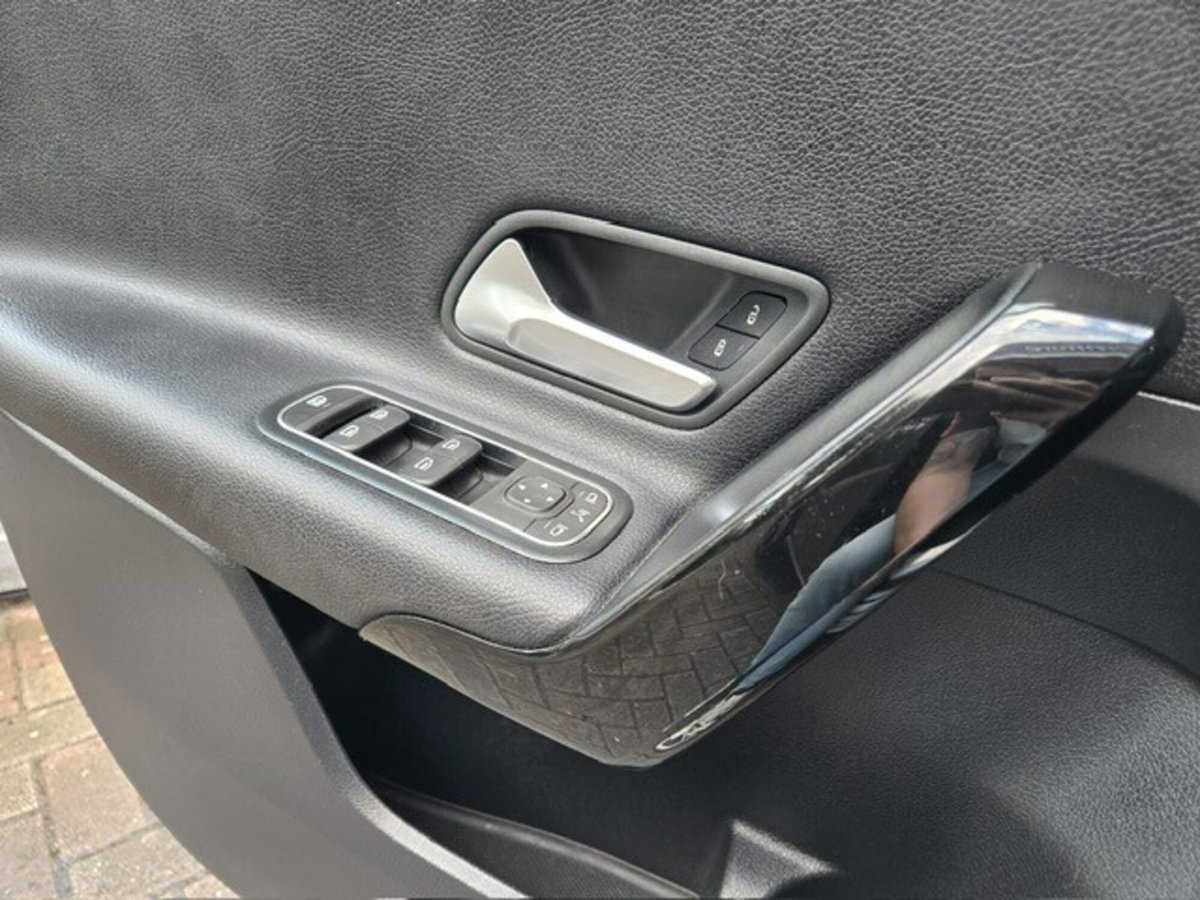 Mercedes-Benz Classe A 180 d Automatic Sport (8)