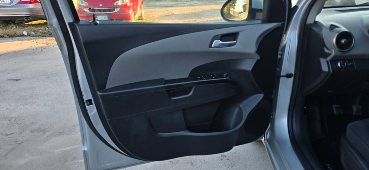 Chevrolet Aveo 1.2 86CV 5 porte LT (9)