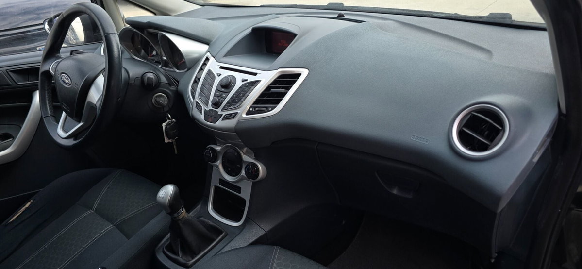 Ford Fiesta 1.4 5 porte Bz.- GPL Titanium (18)