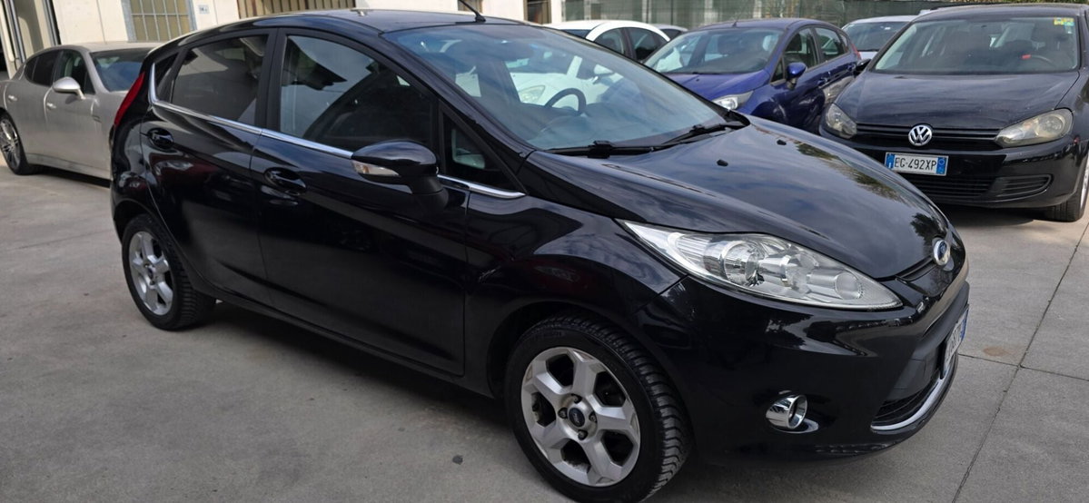 Ford Fiesta 1.4 5 porte Bz.- GPL Titanium (2)