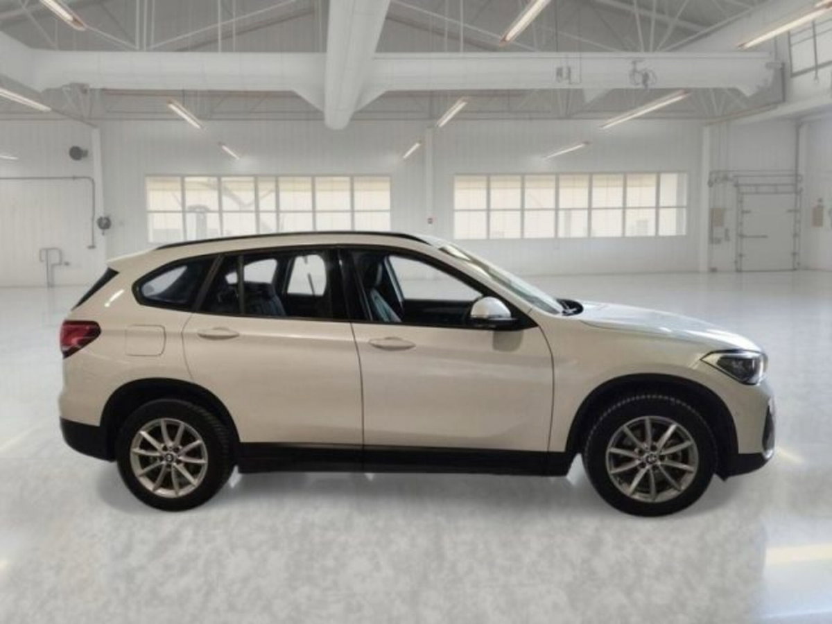 BMW X1 sDrive18d Business Advantage (3)