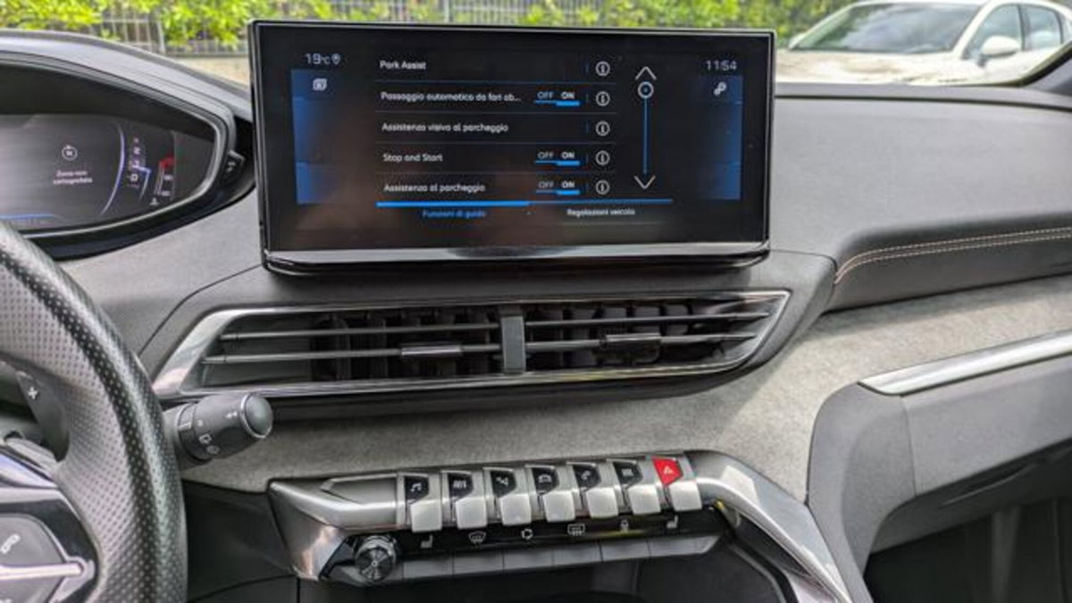 Peugeot 3008 BlueHDi 130 S&S EAT8 GT (12)
