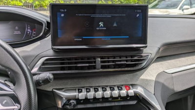 Peugeot 3008 BlueHDi 130 S&S EAT8 GT (14)