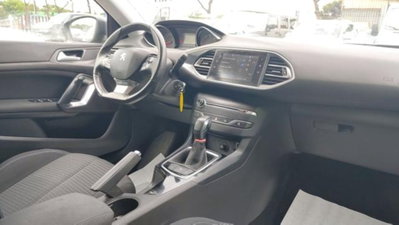 Peugeot 308 SW BlueHDi 120 S&S EAT6 Allure (7)