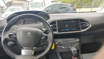 Peugeot 308 SW BlueHDi 120 S&S EAT6 Allure (8)