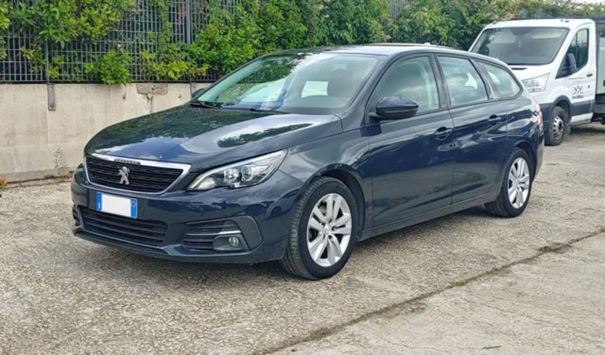 Peugeot 308 SW BlueHDi 120 S&S EAT6 Allure (2)