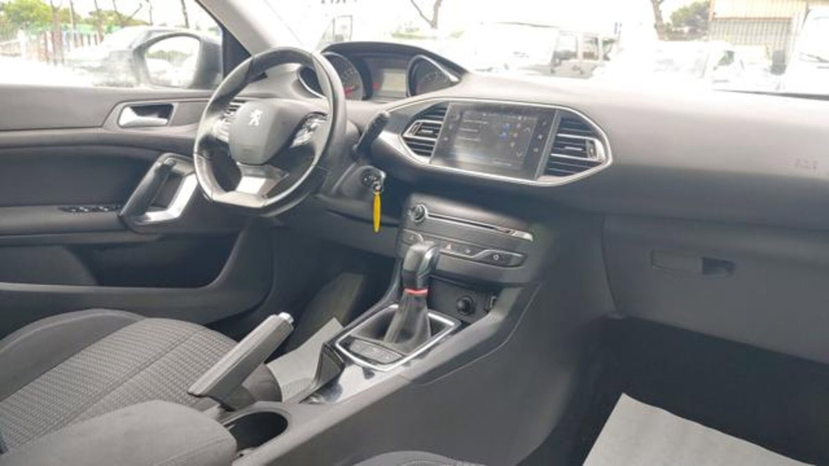 Peugeot 308 SW BlueHDi 120 S&S EAT6 Allure (7)