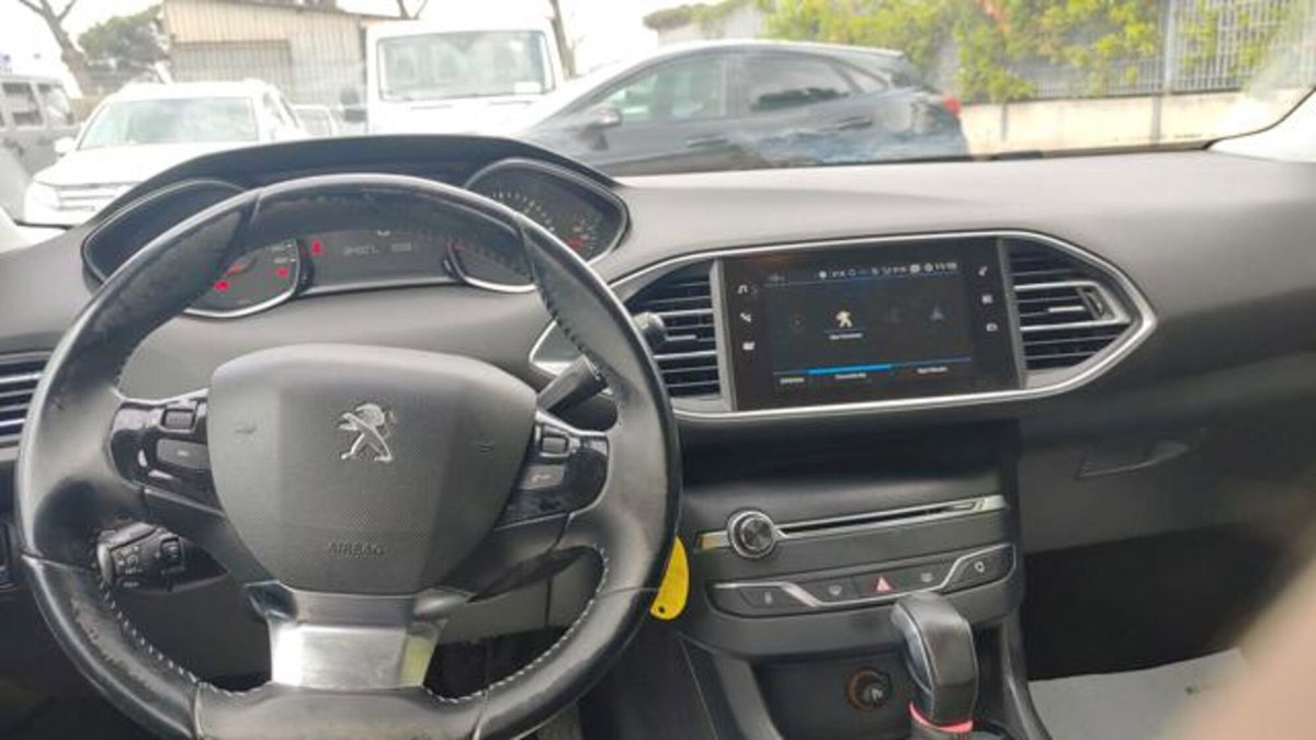 Peugeot 308 SW BlueHDi 120 S&S EAT6 Allure (8)