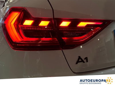 Audi A1 allstreet 30 1.0 tfsi Identity Contrast 116cv (7)