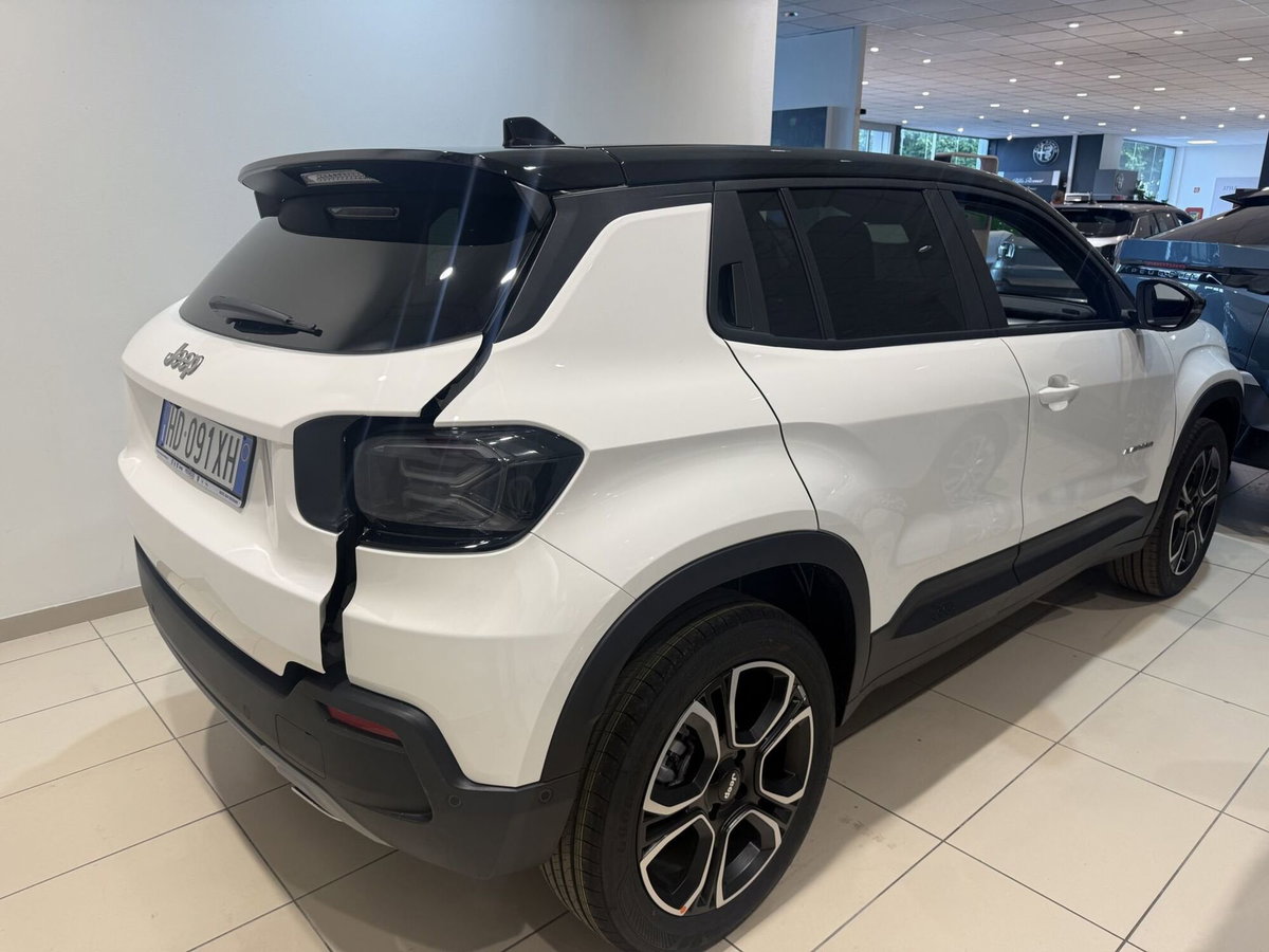 Jeep Avenger 1.2 turbo e-hybrid mhev Summit fwd 110cv edct6 (4)