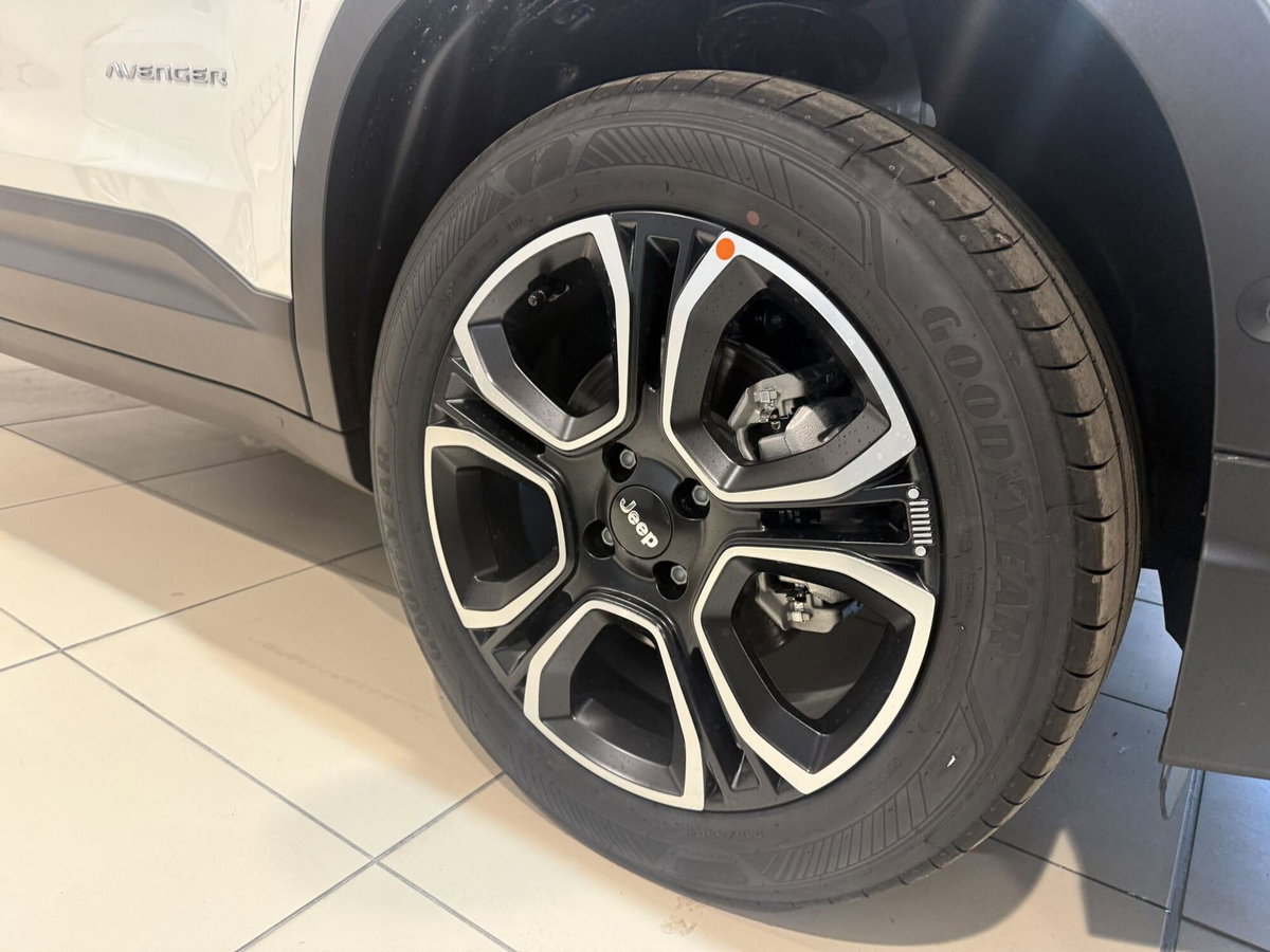 Jeep Avenger 1.2 turbo e-hybrid mhev Summit fwd 110cv edct6 (5)