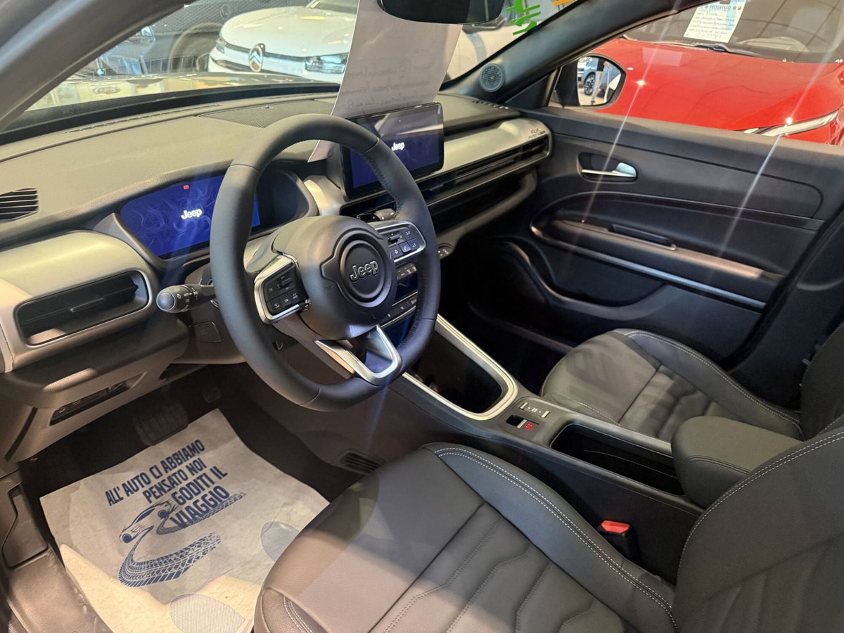 Jeep Avenger 1.2 turbo e-hybrid mhev Upland 4xe 145cv edct6 (15)