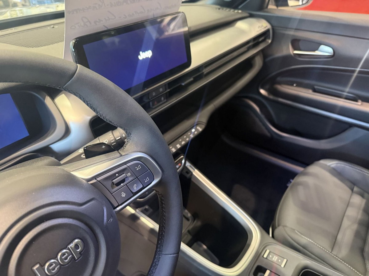 Jeep Avenger 1.2 turbo e-hybrid mhev Upland 4xe 145cv edct6 (17)