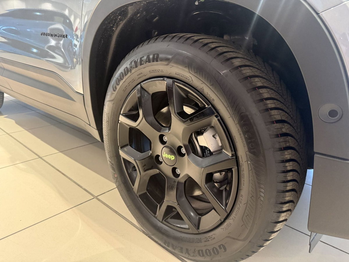 Jeep Avenger 1.2 turbo e-hybrid mhev Upland 4xe 145cv edct6 (4)