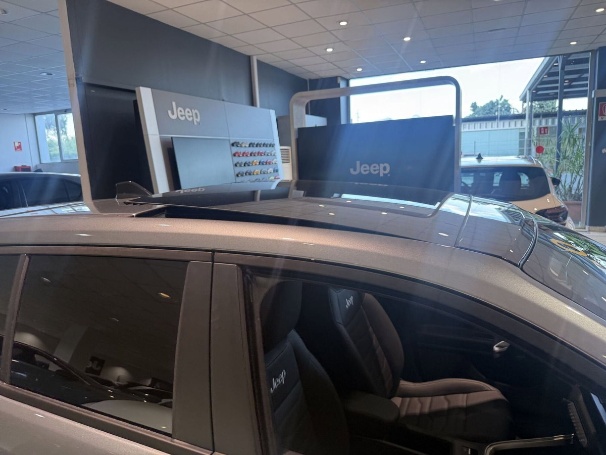 Jeep Avenger 1.2 turbo e-hybrid mhev Upland 4xe 145cv edct6 (5)