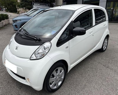 Peugeot iOn Active usata