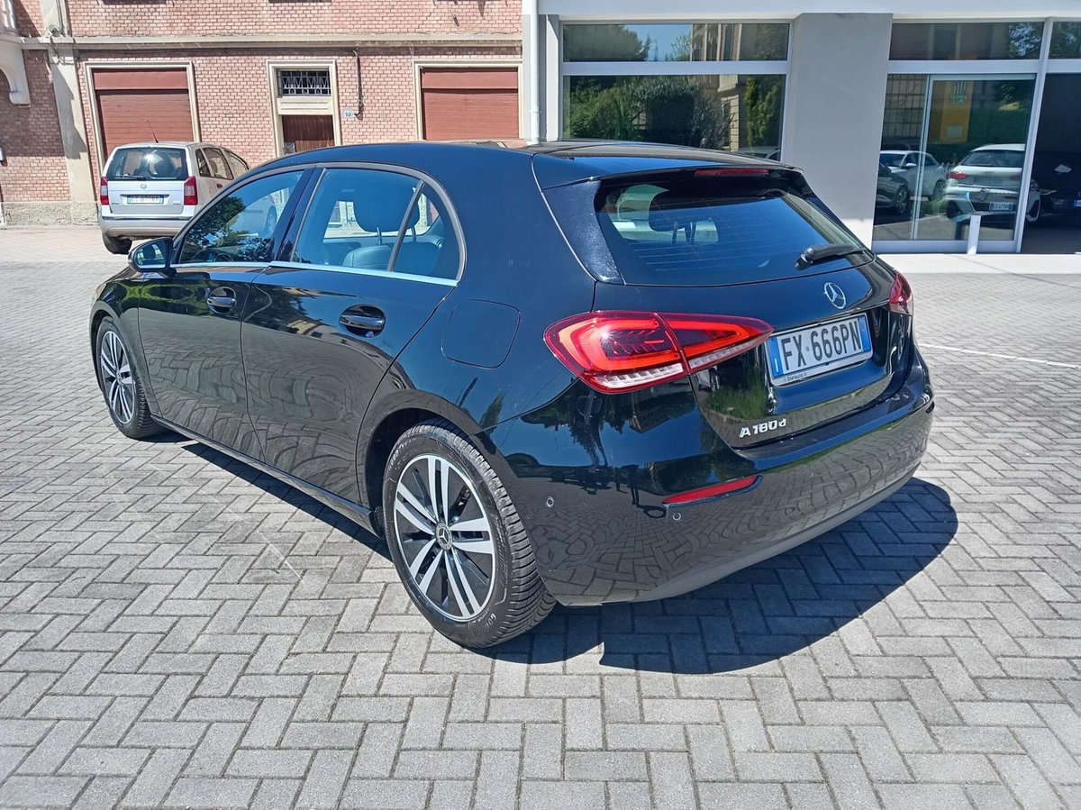 Mercedes-Benz Classe A 180 d Automatic Business (16)