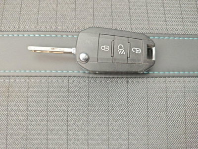 Peugeot 208 PureTech 100 Stop&Start EAT8 5 porte Allure Navi Pack (18)