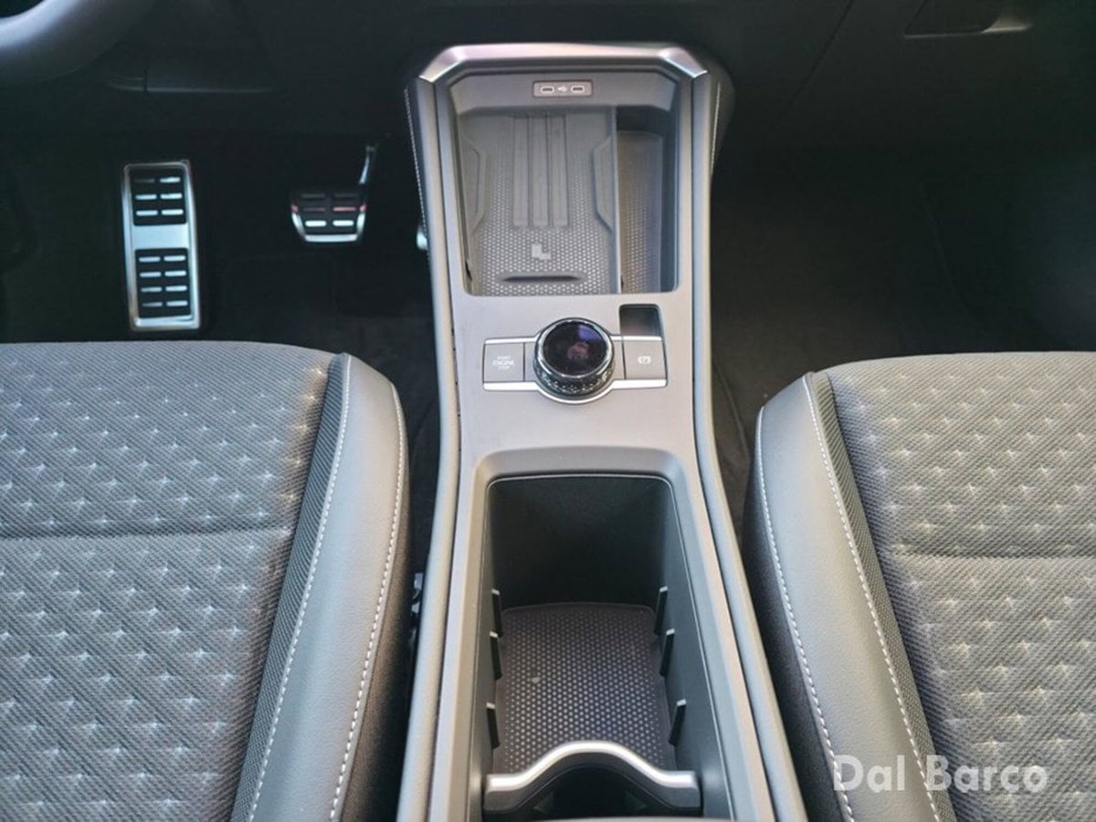Volkswagen T-Roc 1.5 etsi R-Line 150cv dsg (17)
