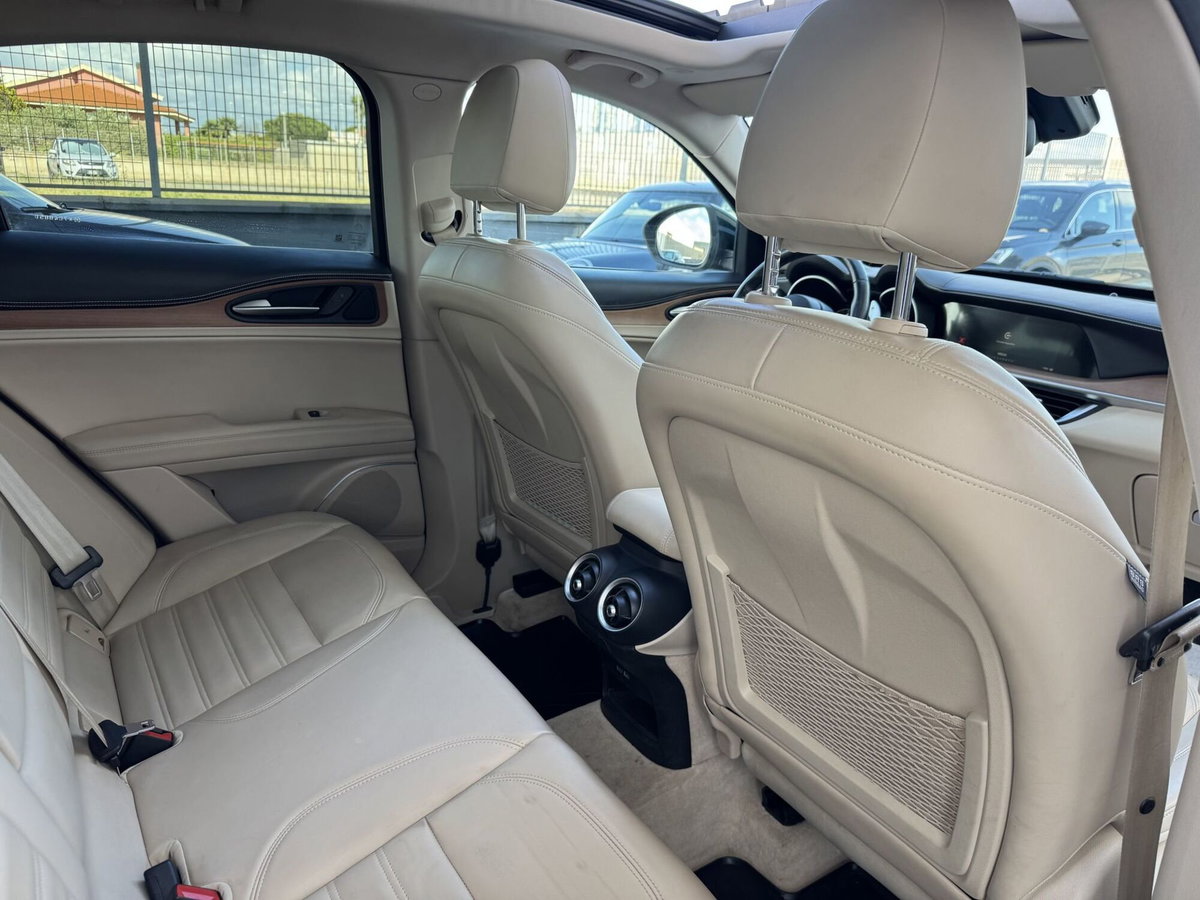 Alfa Romeo Stelvio Stelvio 2.2 Turbodiesel 210 CV AT8 Q4 Executive (14)