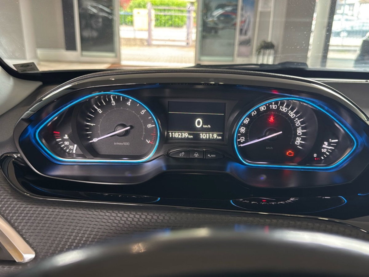 Peugeot 2008 Turbo 110 S&S Allure (12)
