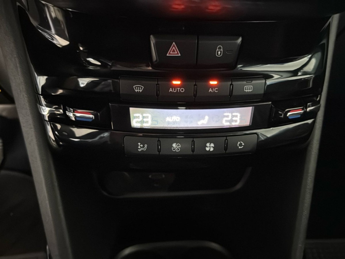Peugeot 2008 Turbo 110 S&S Allure (14)