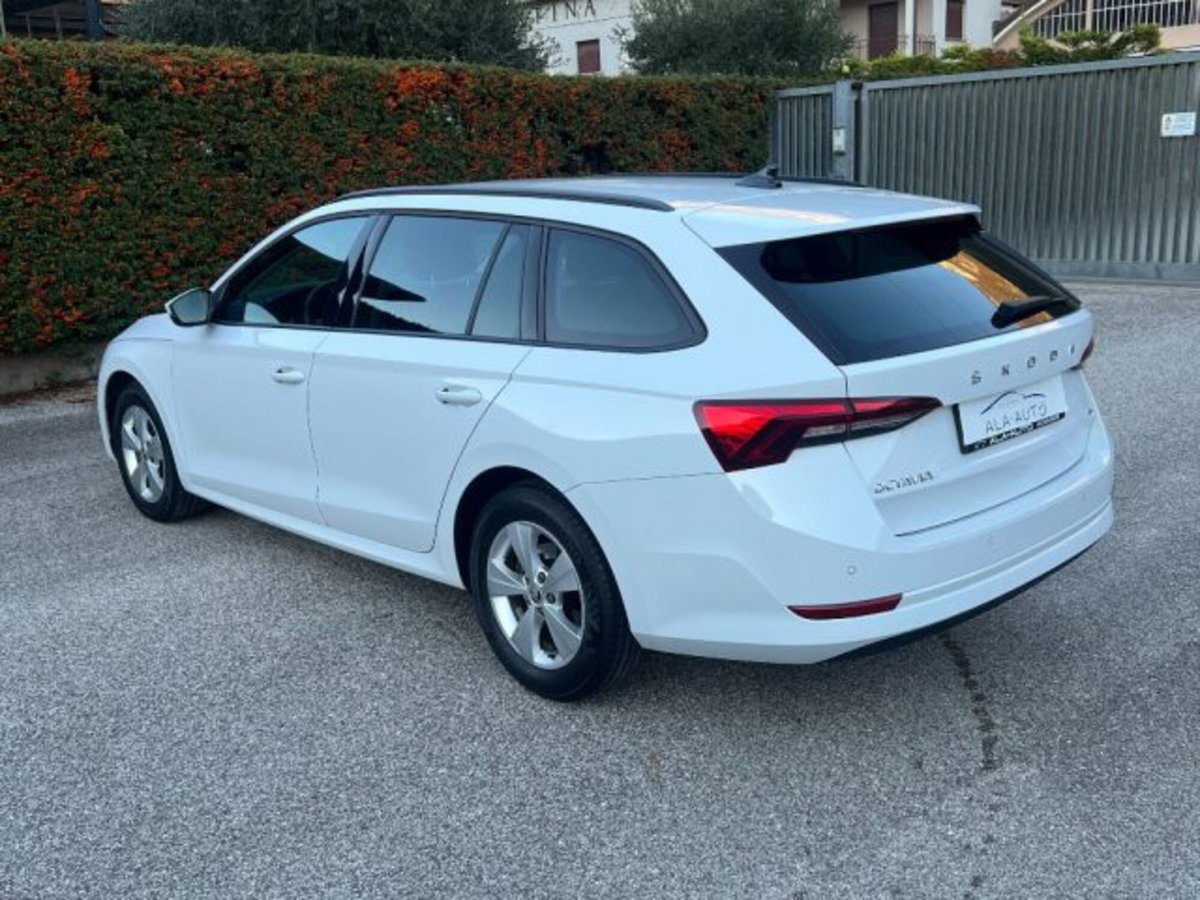 Skoda Octavia Station Wagon 2.0 16V FSI 4x4 Wagon Scout (7)