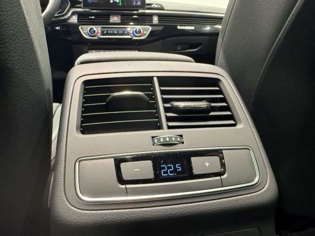 Audi A4 Avant 40 TFSI quattro S tronic S line edition (17)