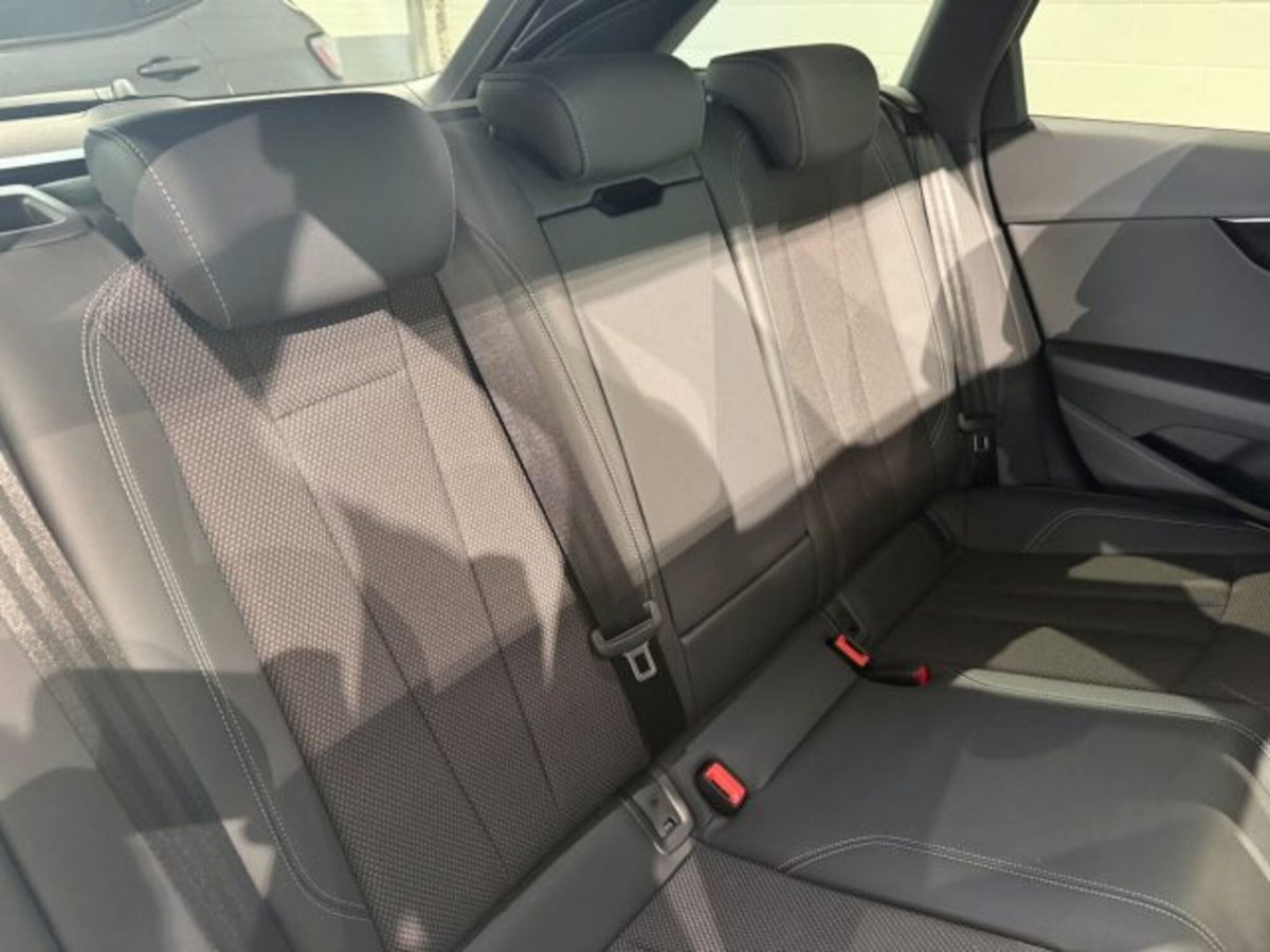 Audi A4 Avant 40 TFSI quattro S tronic S line edition (19)