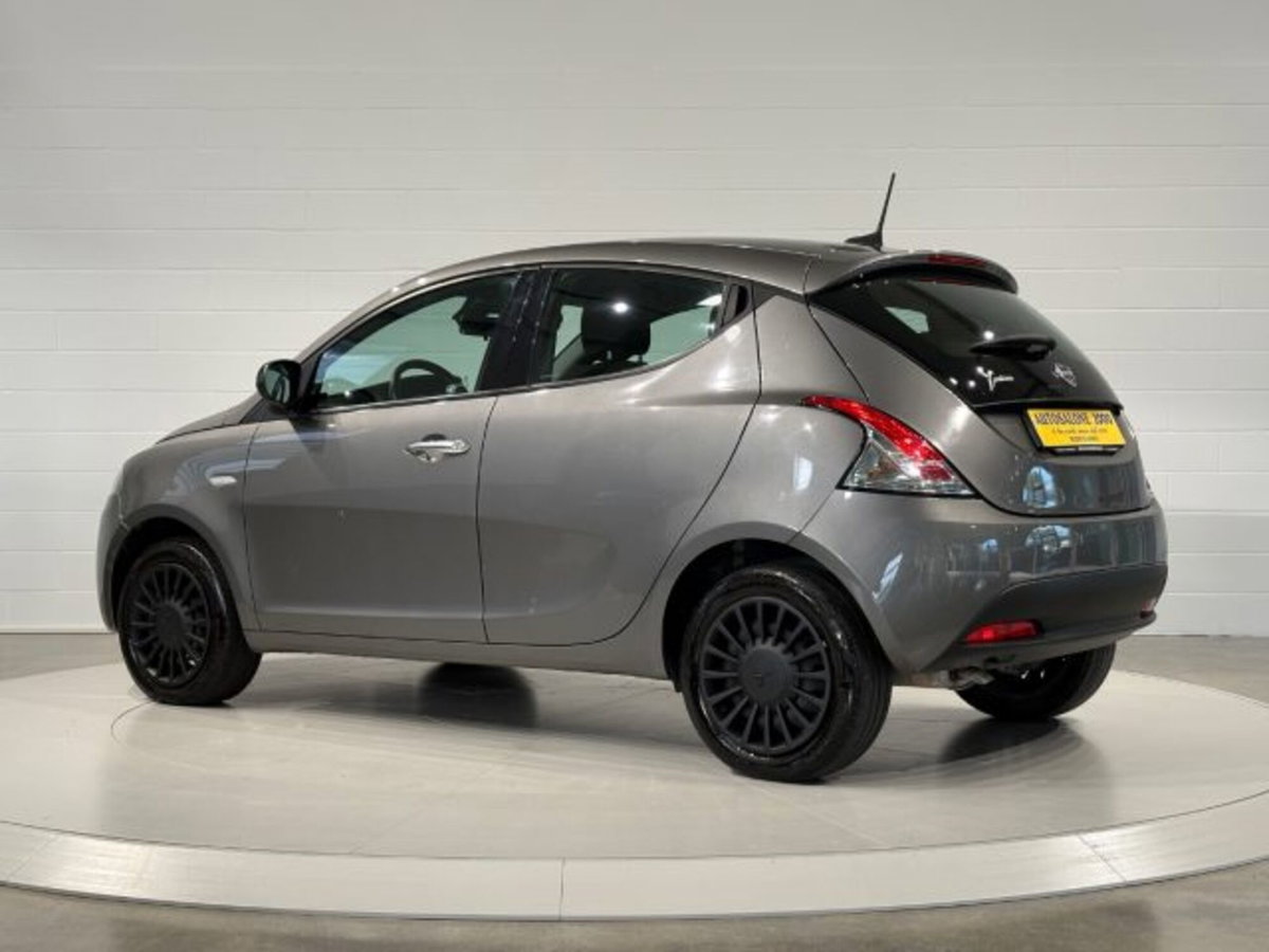 Lancia Ypsilon 1.2 69 CV 5 porte GPL Ecochic Silver (3)