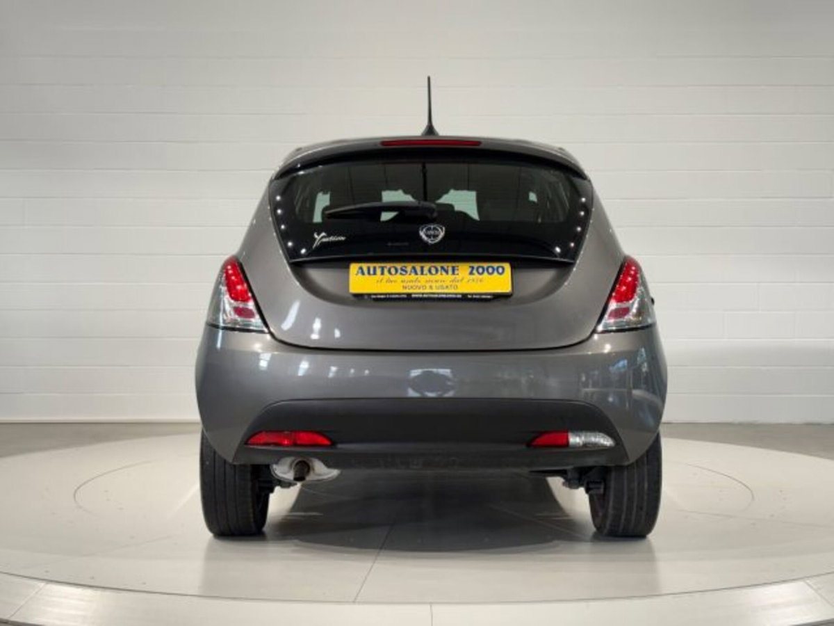 Lancia Ypsilon 1.2 69 CV 5 porte GPL Ecochic Silver (4)