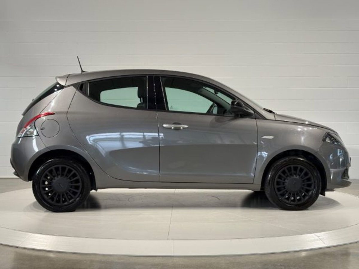 Lancia Ypsilon 1.2 69 CV 5 porte GPL Ecochic Silver (6)