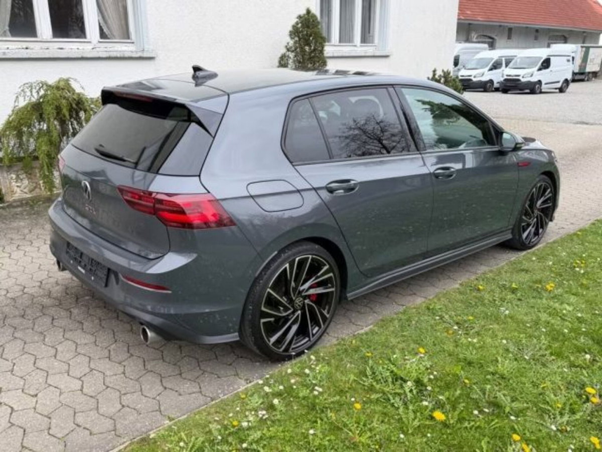 Volkswagen Golf 2.0 TSI GTI DSG (2)