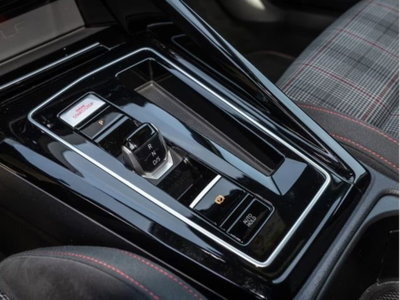 Volkswagen Golf 2.0 TSI GTI DSG (15)