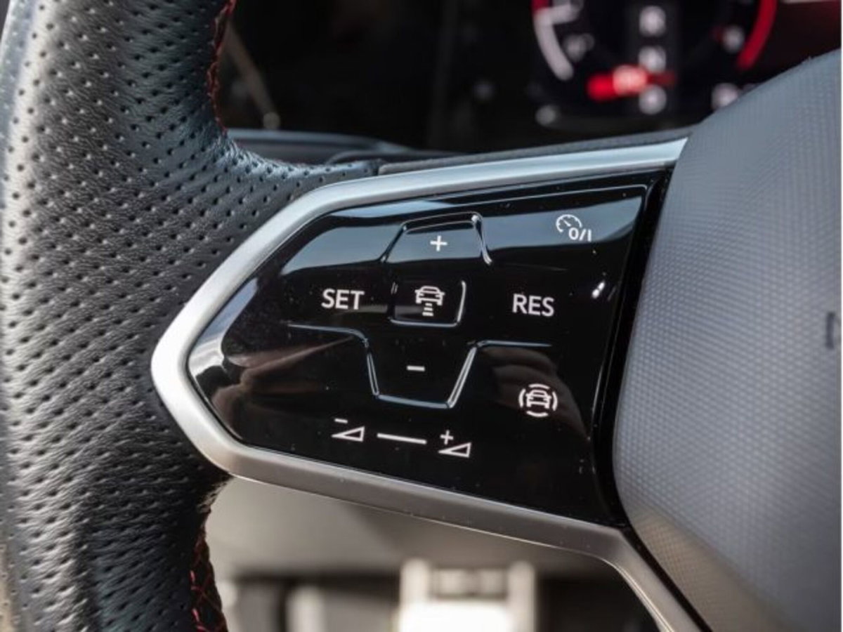 Volkswagen Golf 2.0 TSI GTI DSG (9)