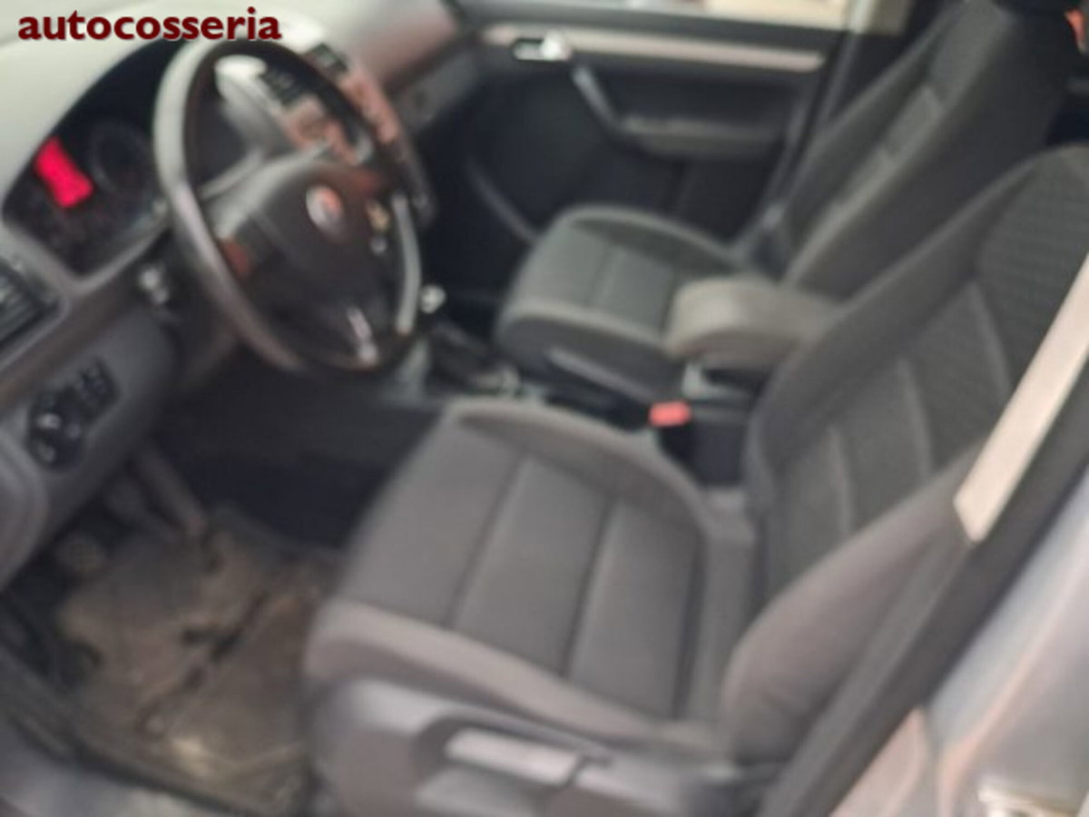 Volkswagen Touran 1.4 TSI Highline (5)