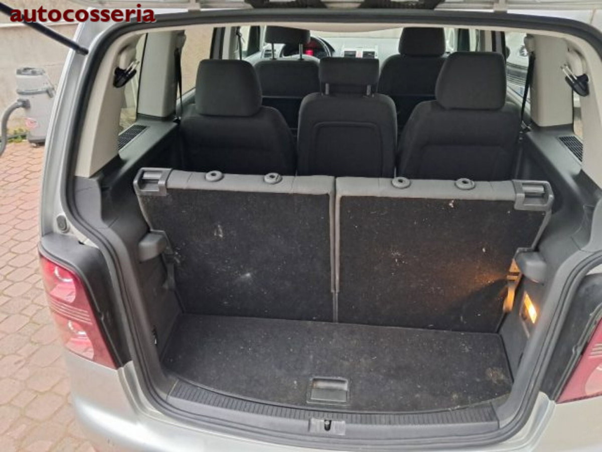 Volkswagen Touran 1.4 TSI Highline (8)