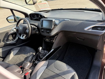 Peugeot 2008 e-HDi 92 CV Stop&Start ETG6 Allure (11)