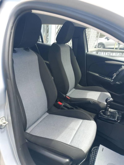 Opel Corsa 1.2 5 porte (9)