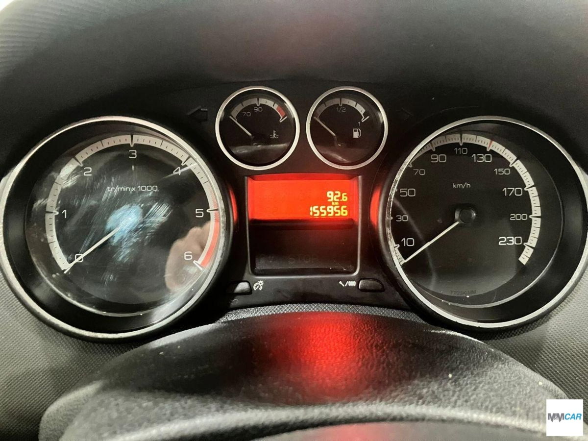 Peugeot 308 1.6 HDi 110CV 3p. Tecno 2-Tronic (6)