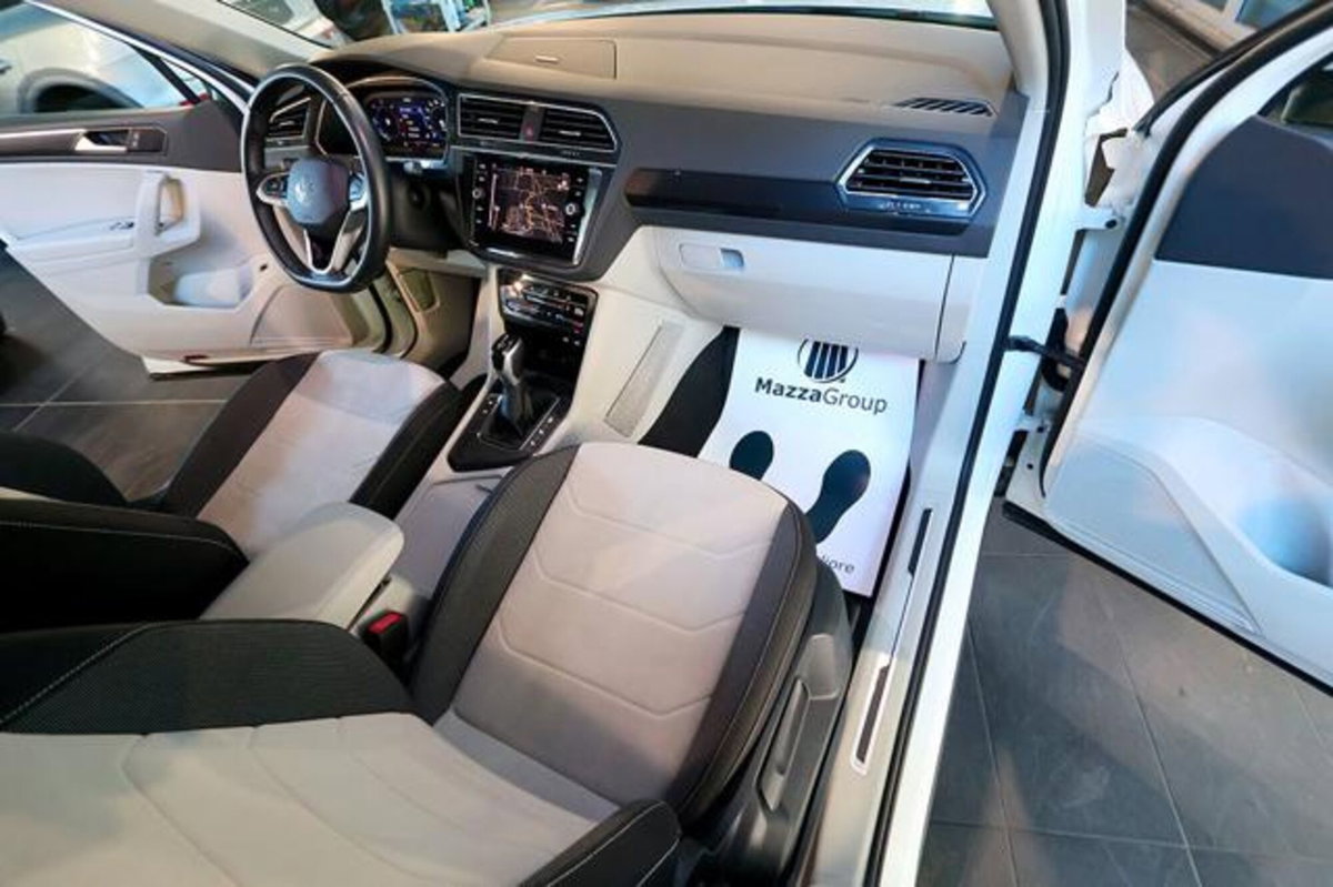 Volkswagen Tiguan 2.0 TDI 150 CV SCR DSG 4MOTION Elegance (16)