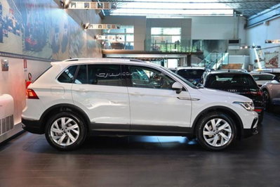 Volkswagen Tiguan 2.0 TDI 150 CV SCR DSG 4MOTION Elegance (2)