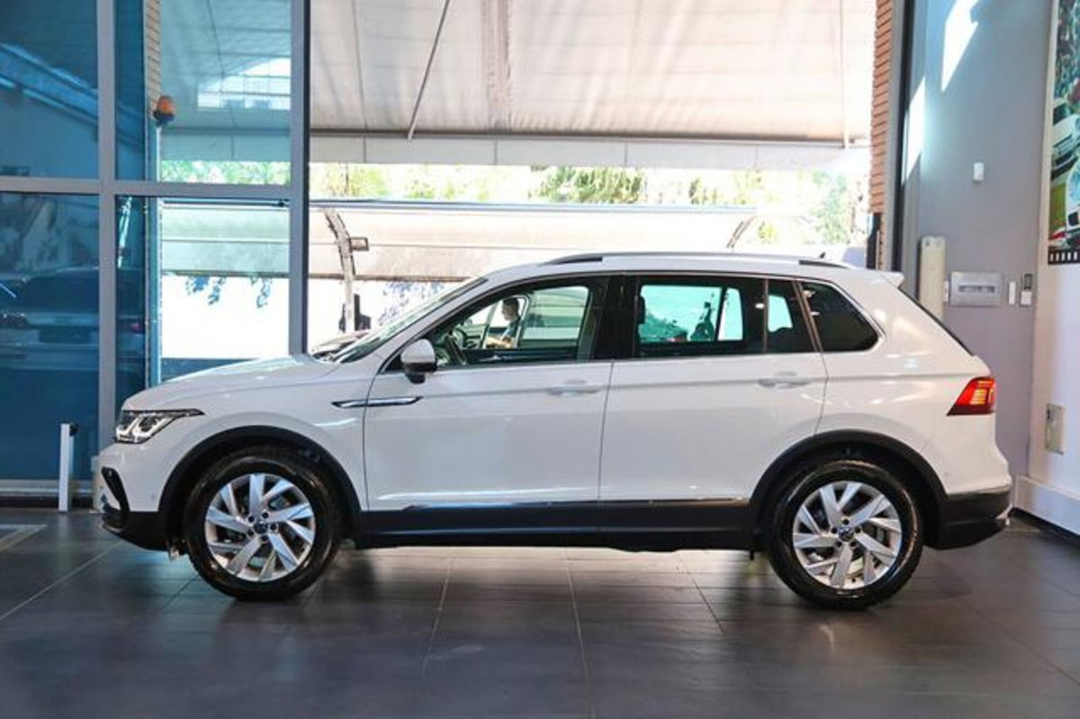 Volkswagen Tiguan 2.0 TDI 150 CV SCR DSG 4MOTION Elegance (3)