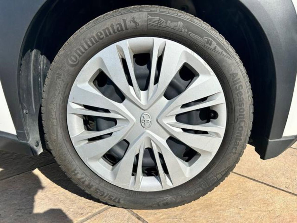 Toyota Aygo X 1.0 Lounge 72cv (10)