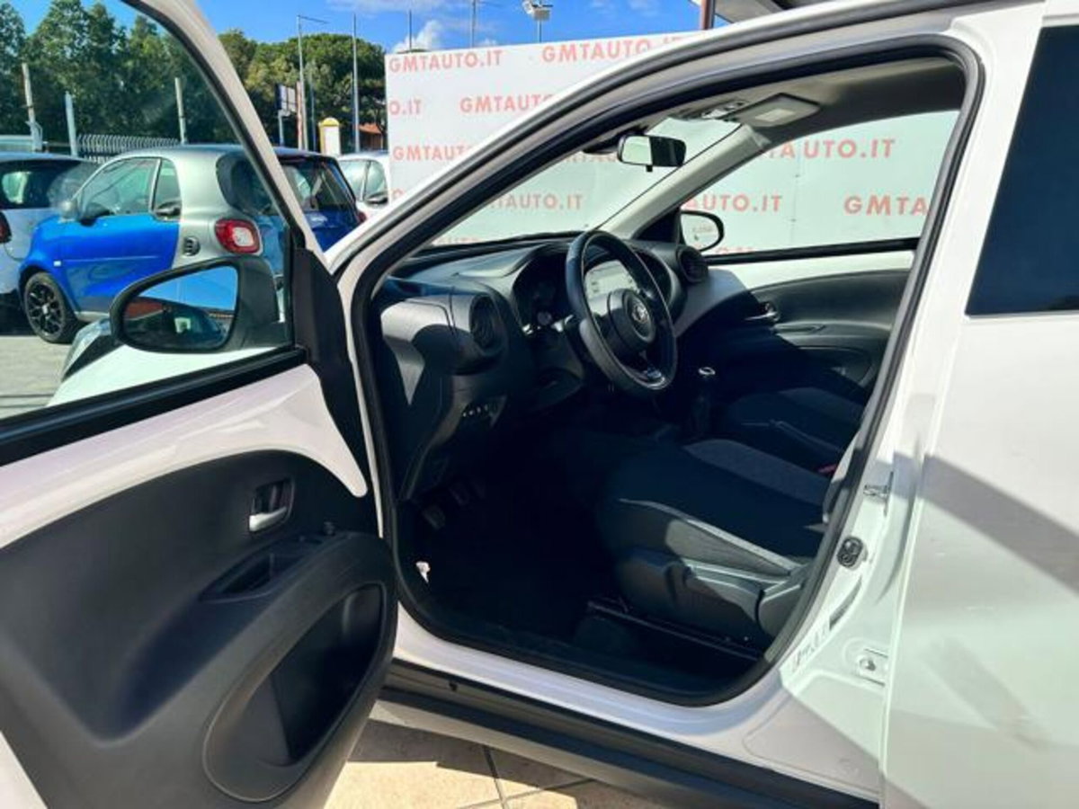 Toyota Aygo X 1.0 Lounge 72cv (11)