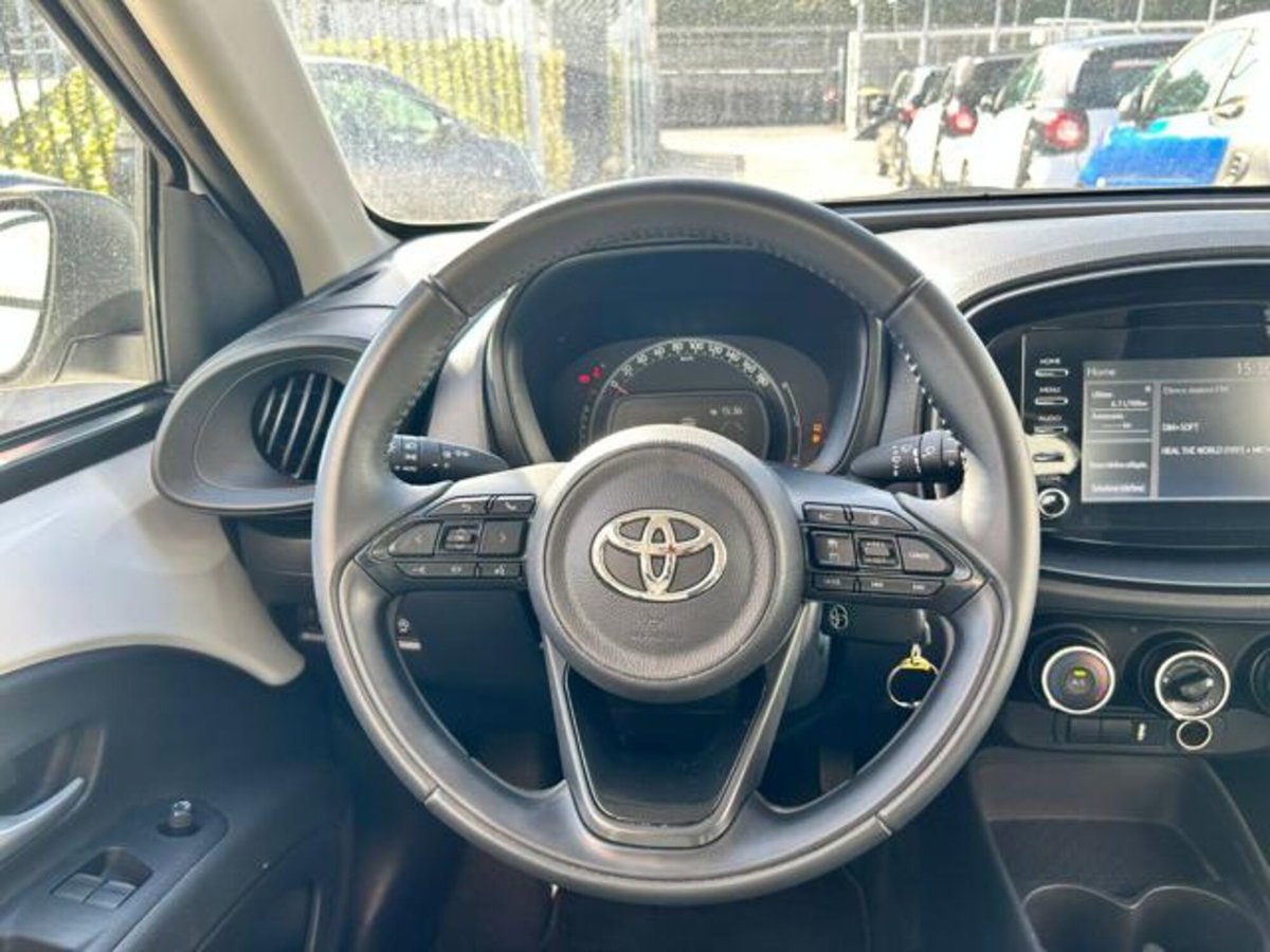 Toyota Aygo X 1.0 Lounge 72cv (12)