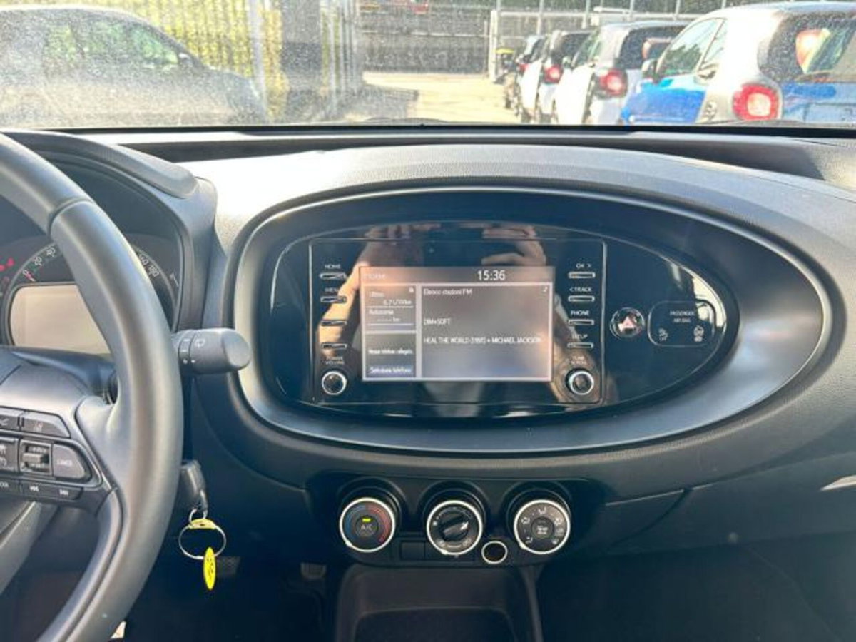 Toyota Aygo X 1.0 Lounge 72cv (13)