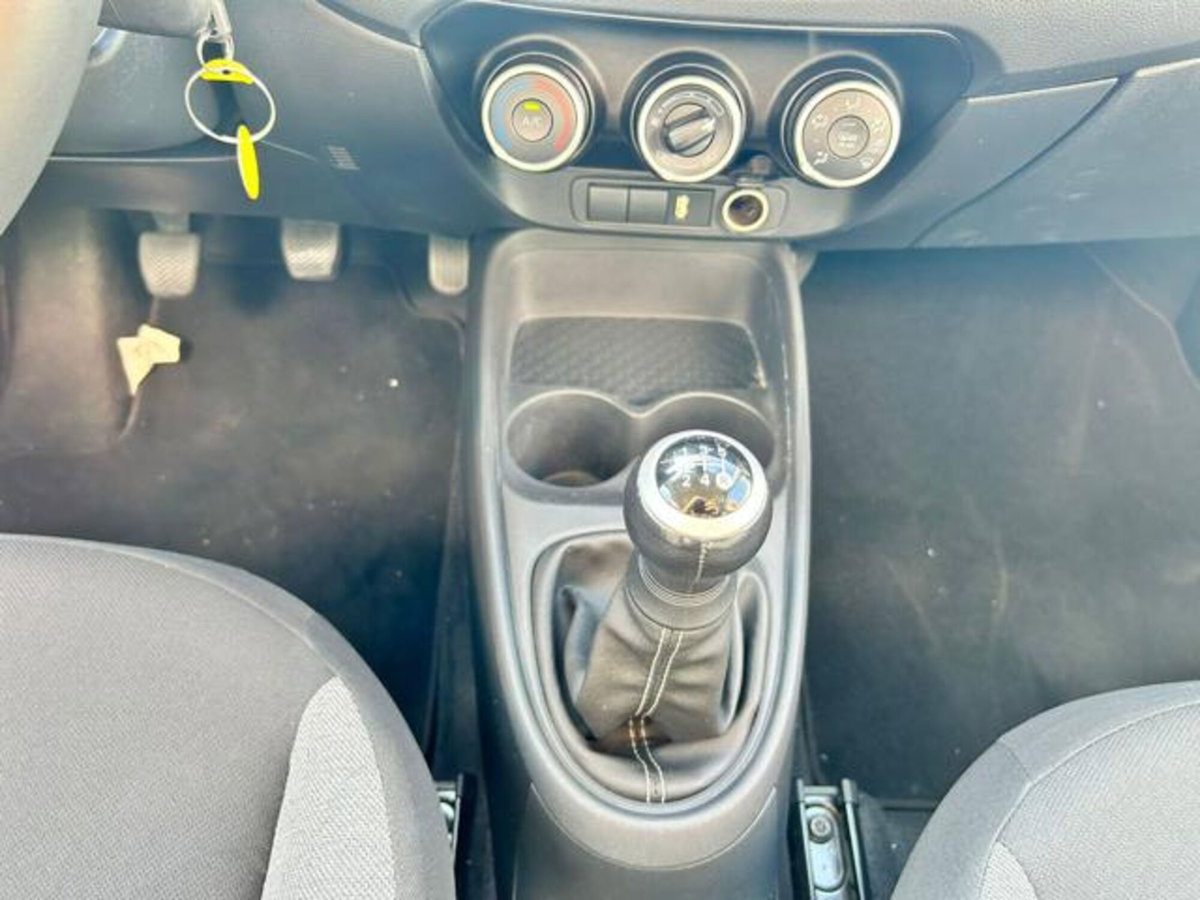 Toyota Aygo X 1.0 Lounge 72cv (14)