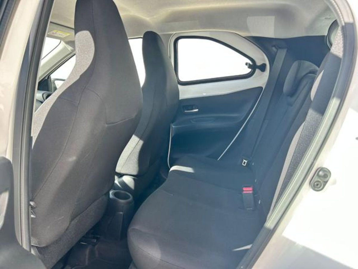 Toyota Aygo X 1.0 Lounge 72cv (15)