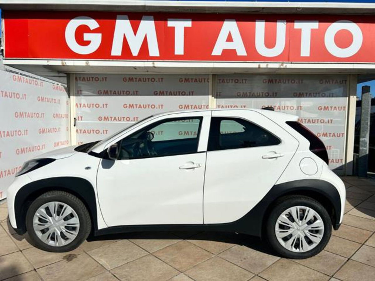 Toyota Aygo X 1.0 Lounge 72cv (2)